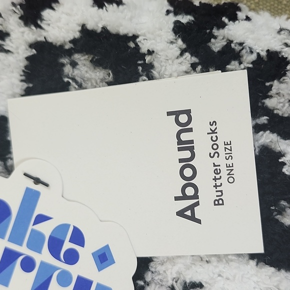 NWT 2 Pairs of Abound Butter/Fuzzy Socks, Nordstrom Rack, Pink, Cheetah Paw - Picture 6 of 11